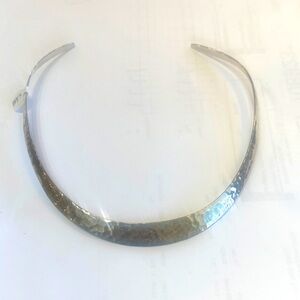 Solid Sterling, silver hammered choker necklace🌺NWTs